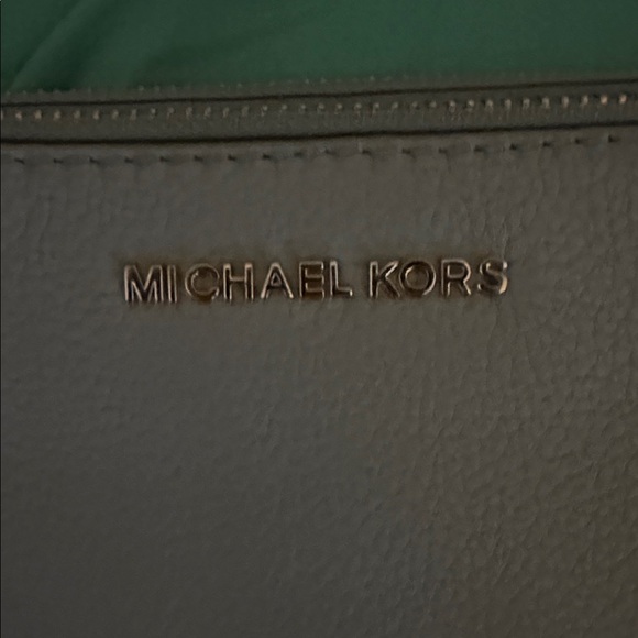 Michael Kors Elegant Gray Crossbody Bag - Picture 2 of 8